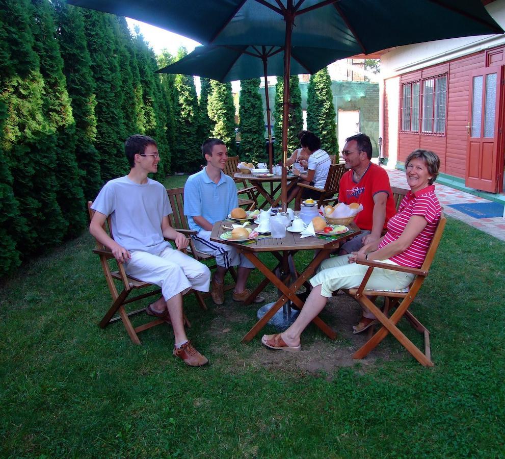 Belko Panzio Bed & Breakfast เบลาแพตฟอลวา ภายนอก รูปภาพ